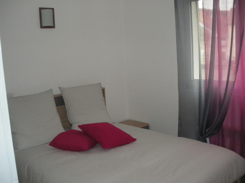 Au Pied De La Roche Apartment Bagian luar foto