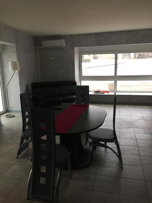 Au Pied De La Roche Apartment Bagian luar foto