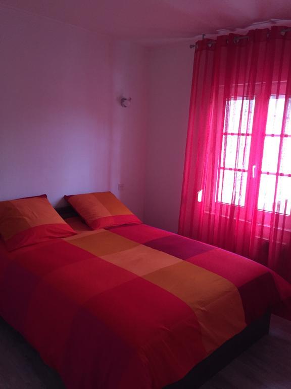 Au Pied De La Roche Apartment Bagian luar foto