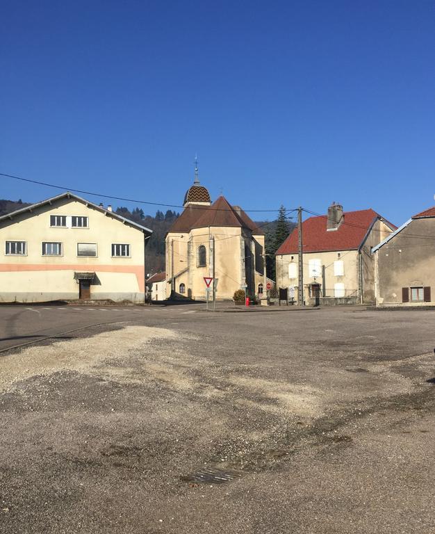 Au Pied De La Roche Apartment Bagian luar foto