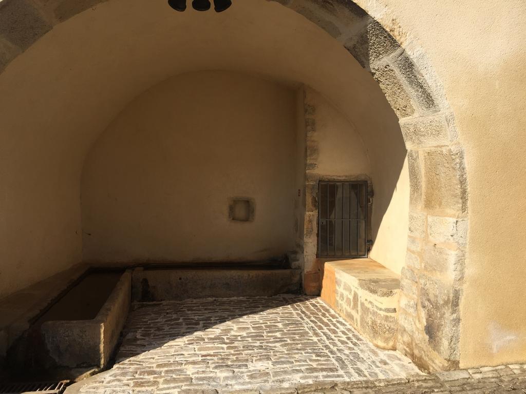 Au Pied De La Roche Apartment Bagian luar foto
