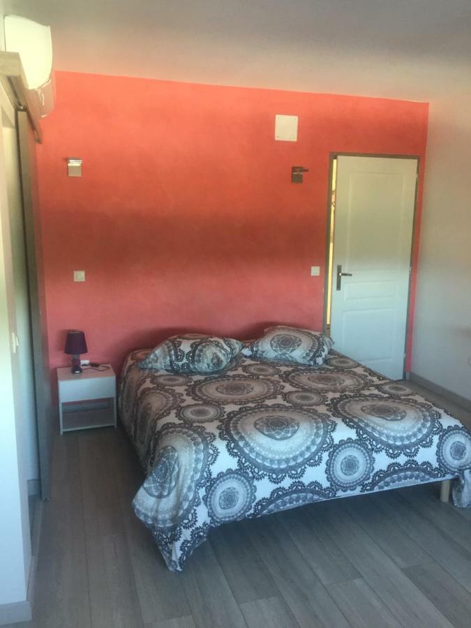 Au Pied De La Roche Apartment Bagian luar foto