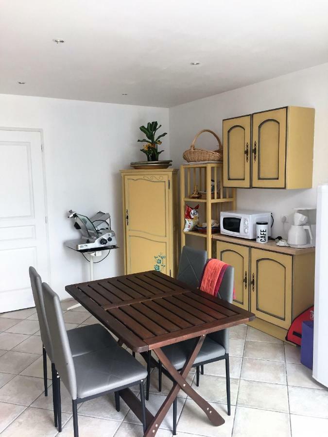 Au Pied De La Roche Apartment Bagian luar foto