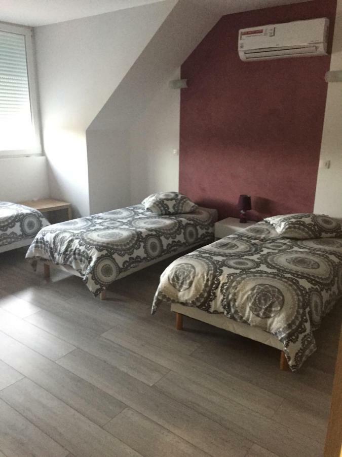 Au Pied De La Roche Apartment Bagian luar foto