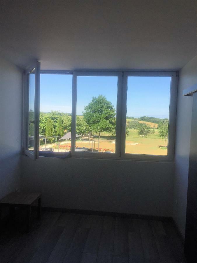 Au Pied De La Roche Apartment Bagian luar foto