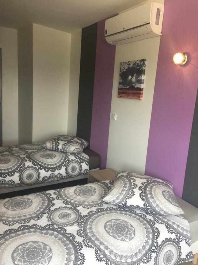 Au Pied De La Roche Apartment Bagian luar foto